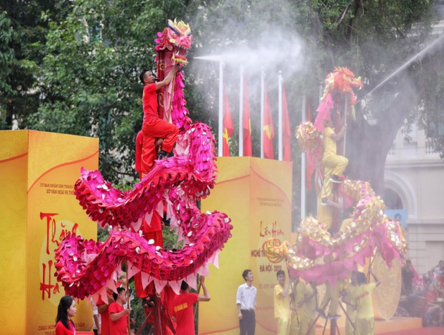 Hà Nội rộn ràng liên hoan múa Rồng